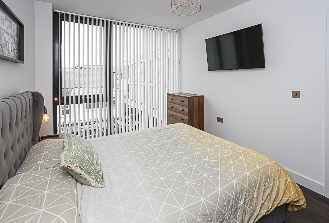 Apt 14, 124 High Street 15 of 25
