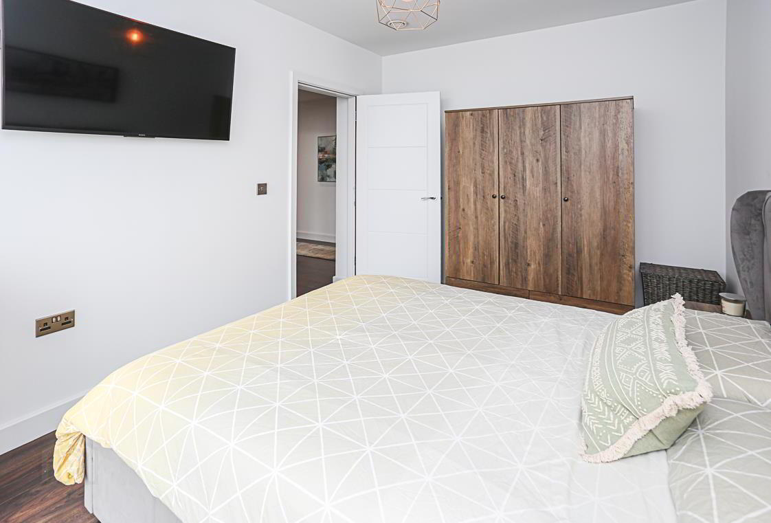 Apt 14, 124 High Street 16 of 25
