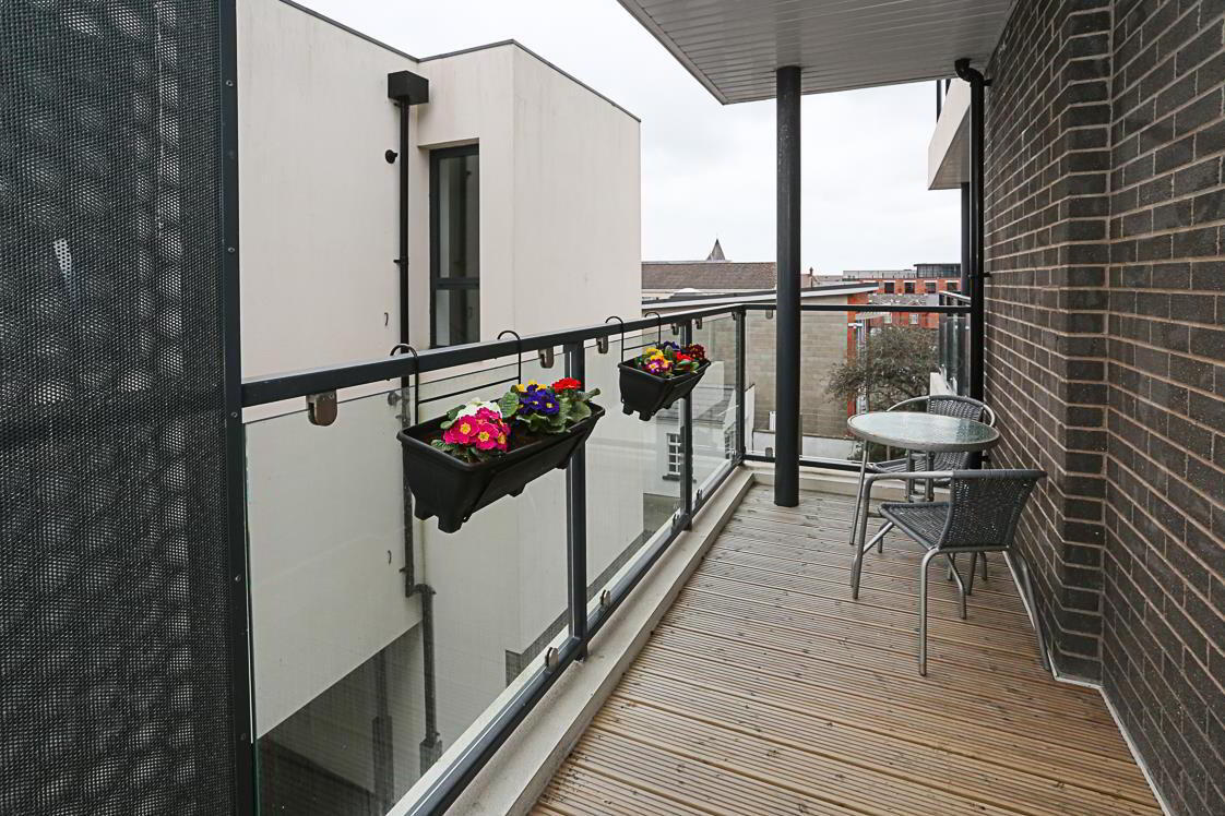 Apt 14, 124 High Street 19 of 25