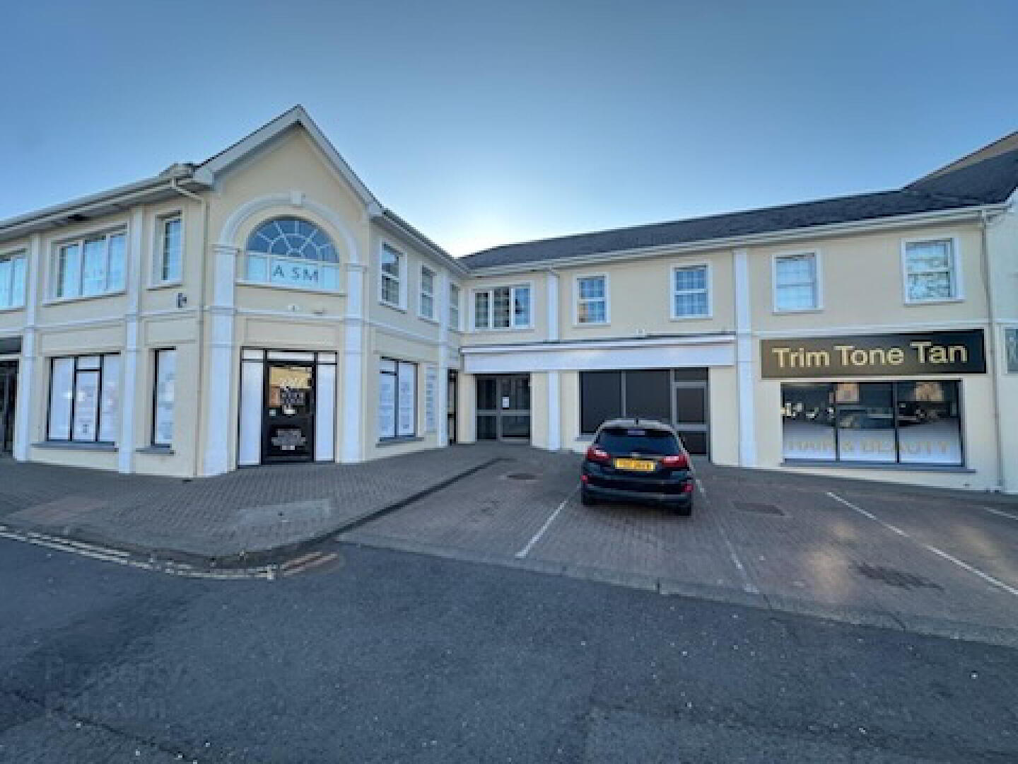Unit 8, Diamond Shopping Centre 3 of 13