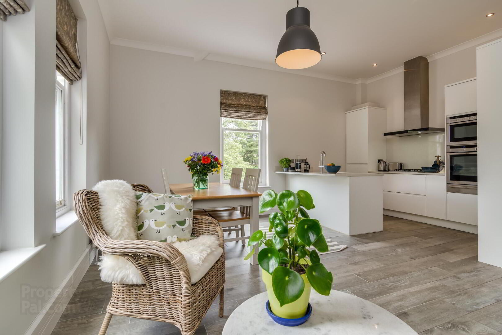 Apartment 2 83 Myrtlefield Park 6 of 12