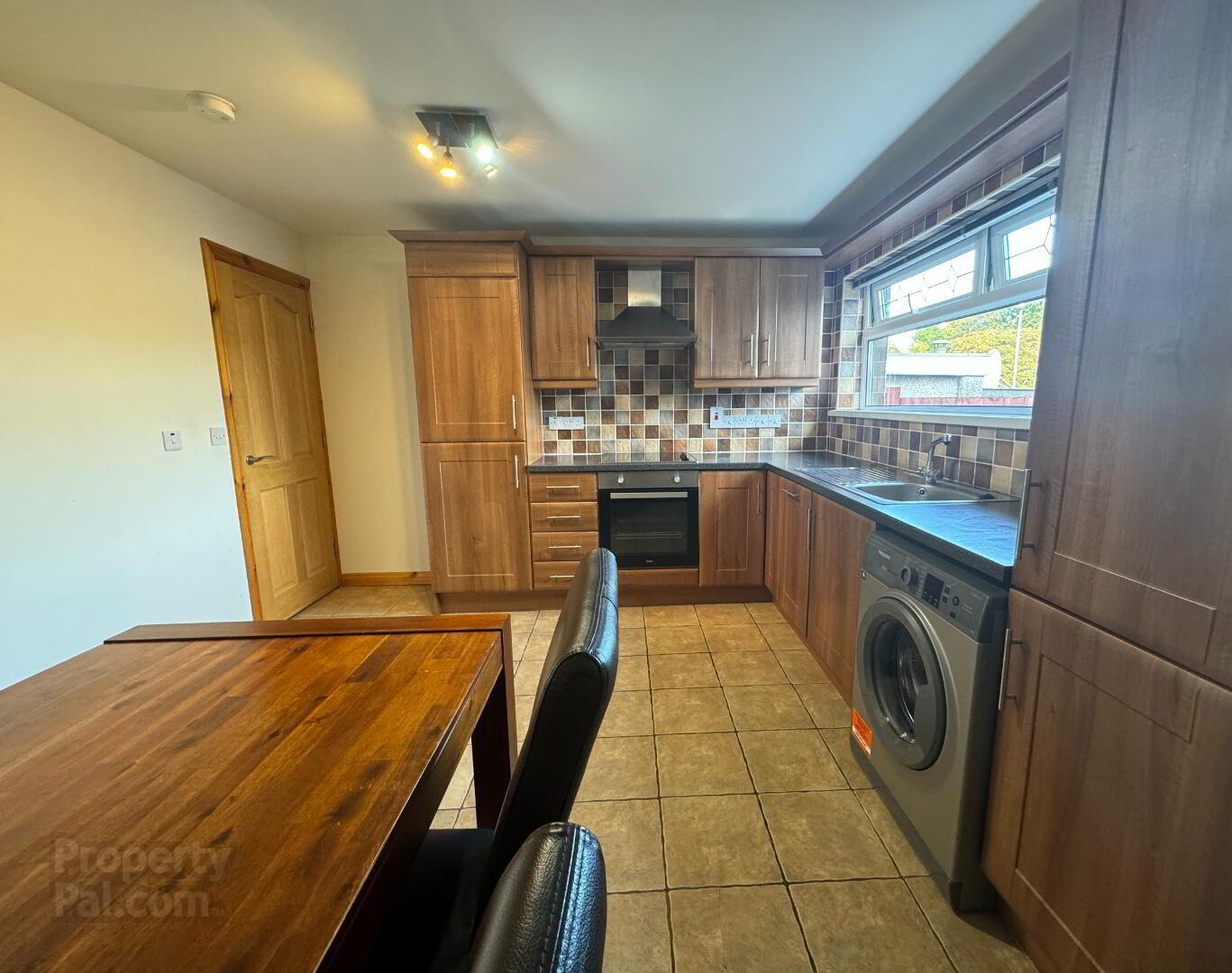39 Meadowside 5 of 14