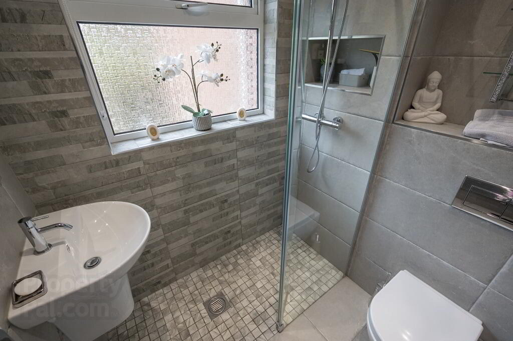 3 Brerton Crescent 13 of 27