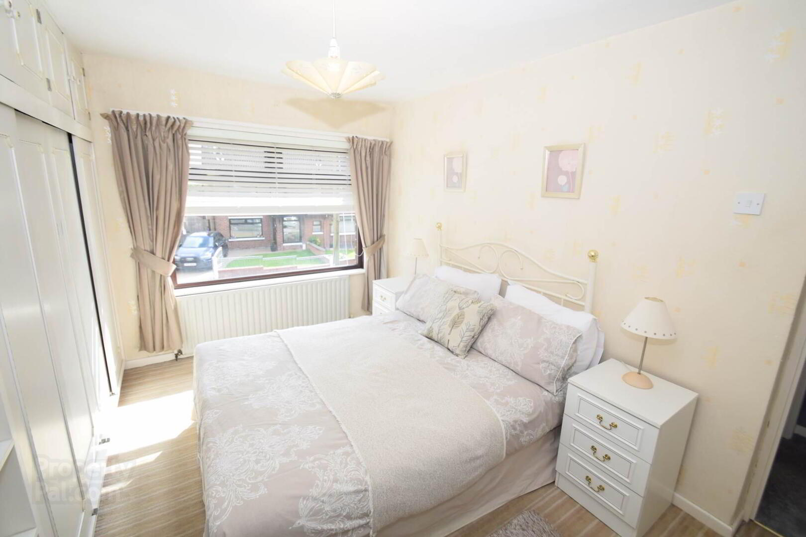 25 Suffolk Crescent 19 of 33