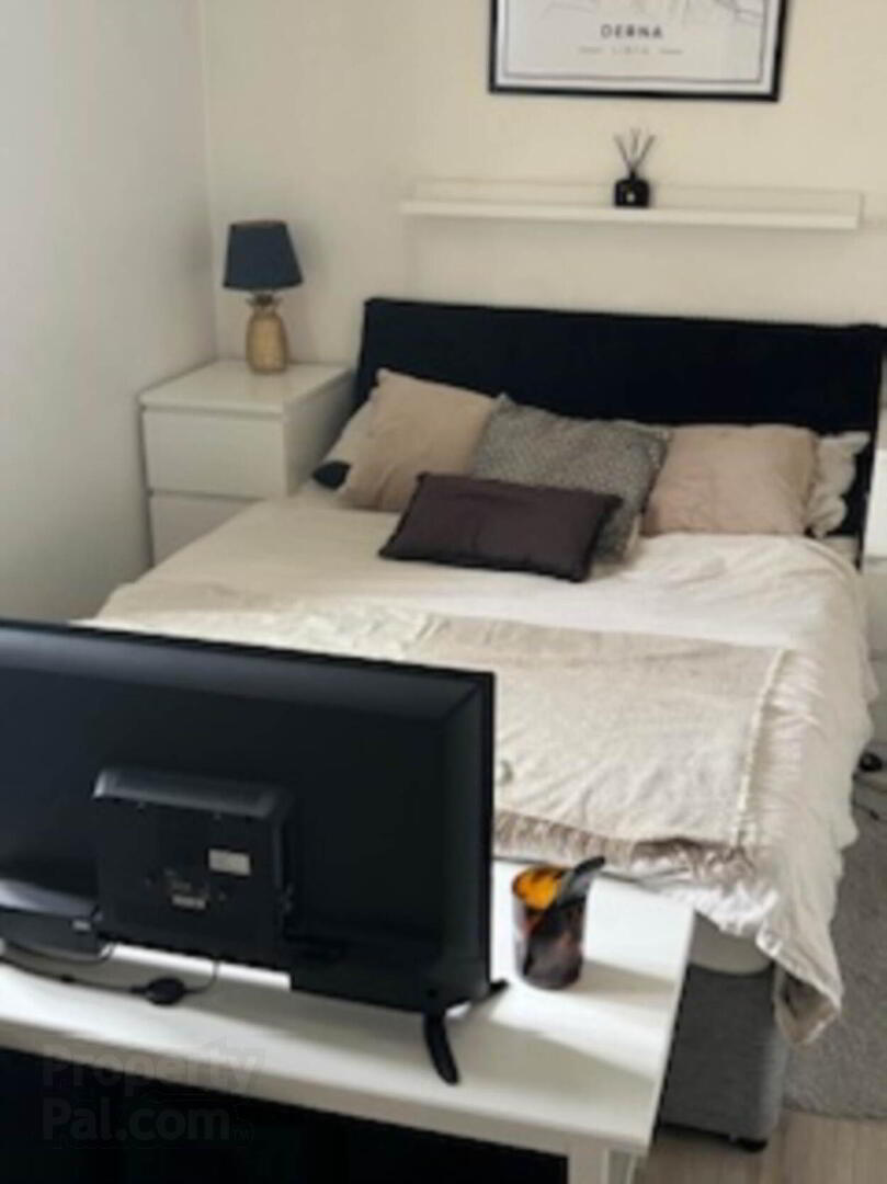 Apt 3 161, James`s Street 5 of 7