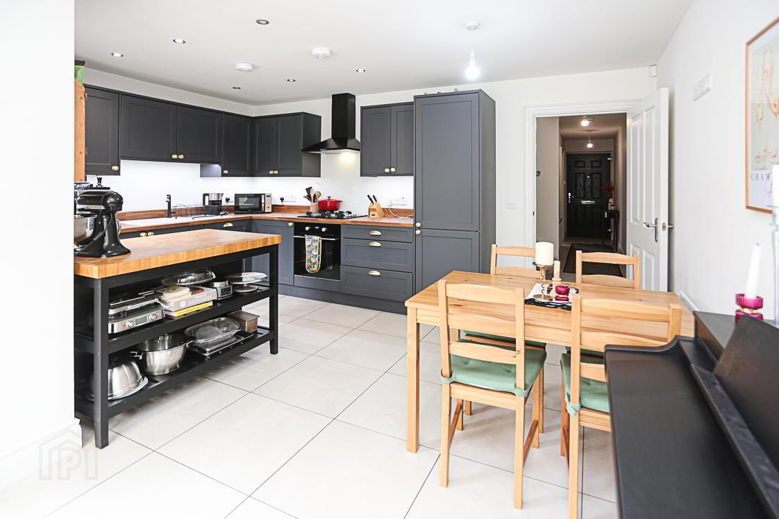 6 Helens Wood Green 10 of 27