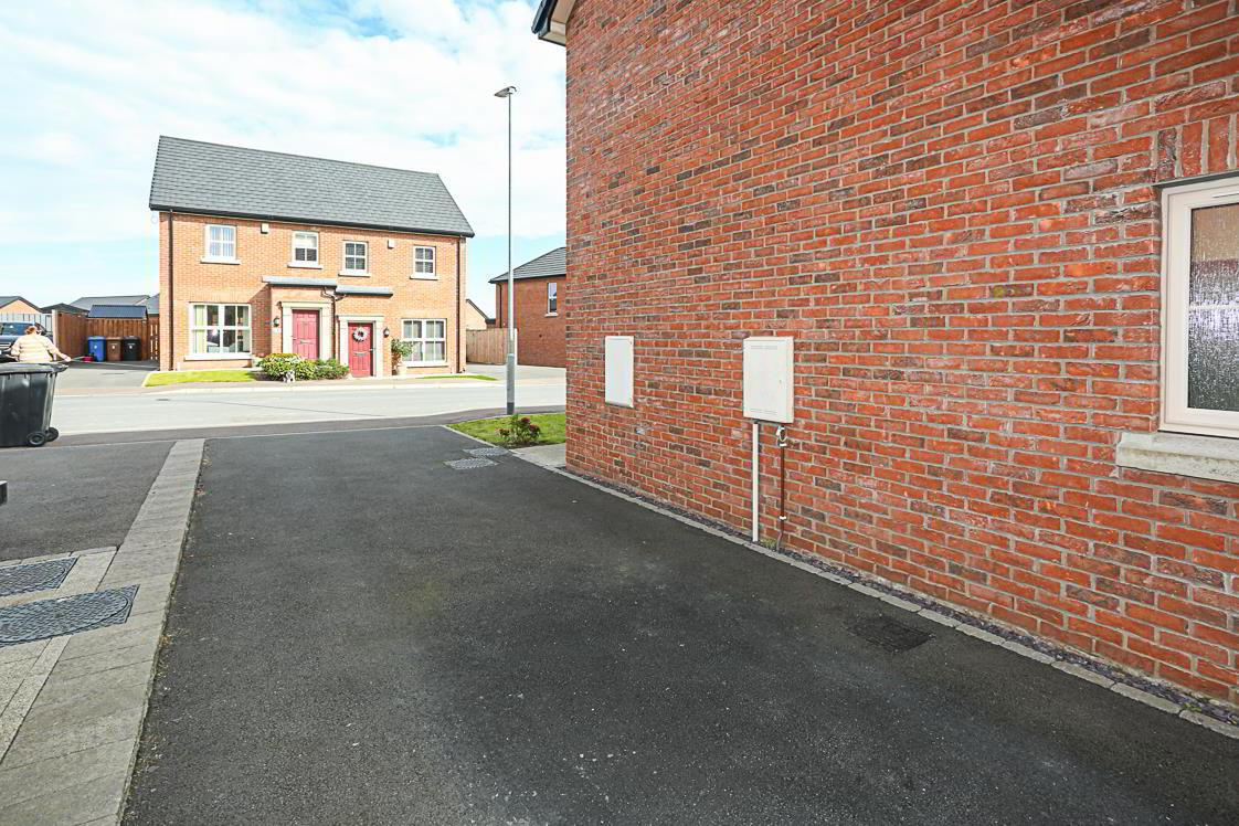 6 Helens Wood Green 24 of 27