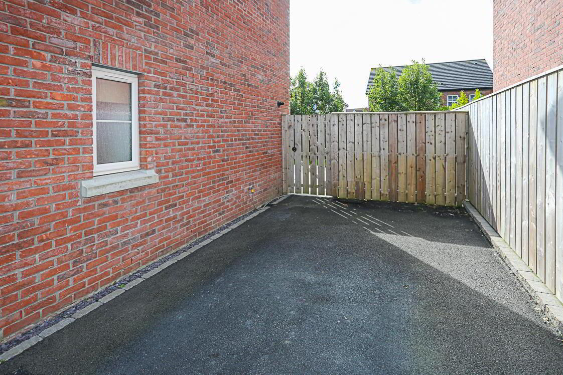 6 Helens Wood Green 23 of 27