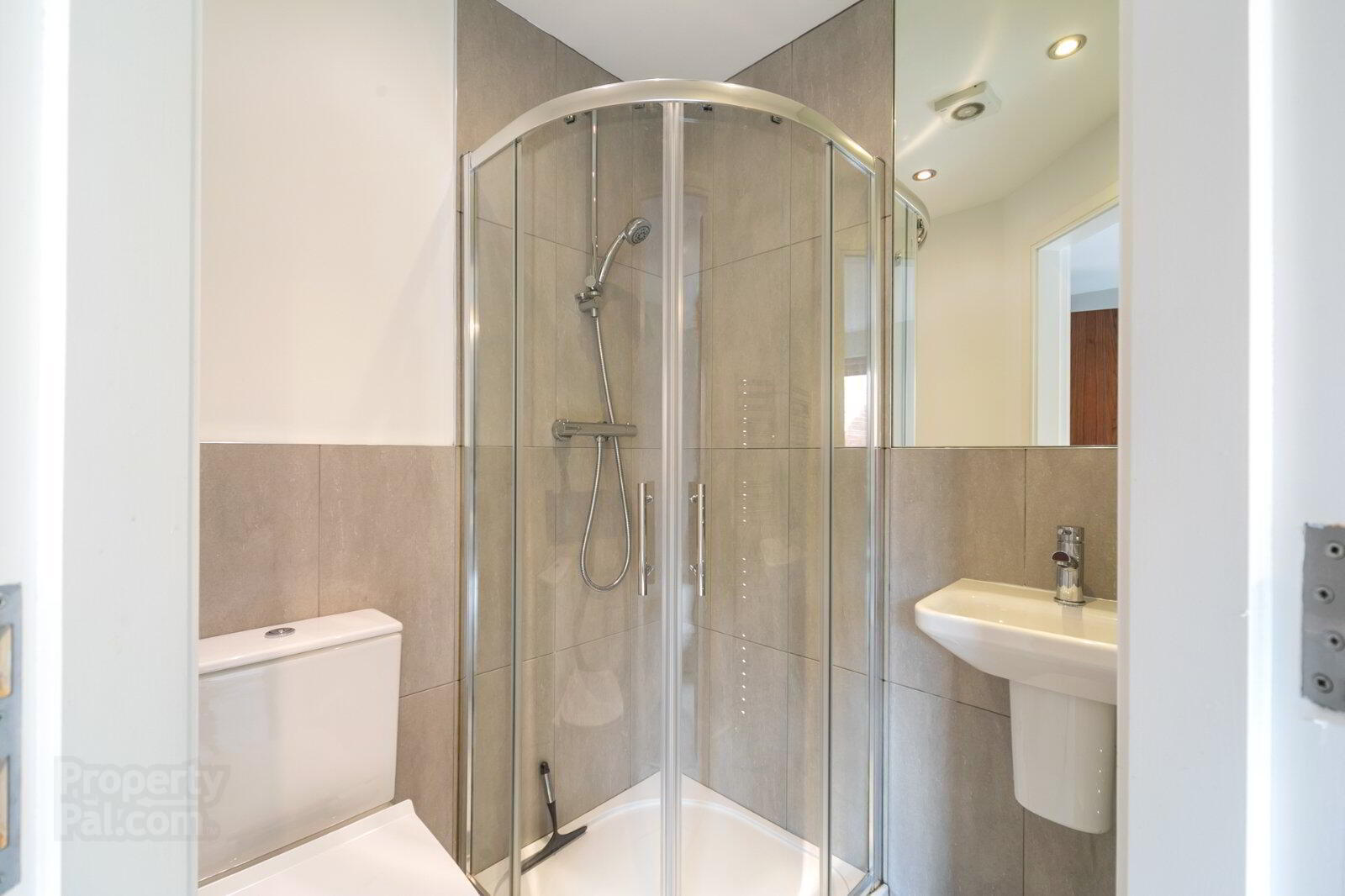2i Alexandra Court 9 of 14