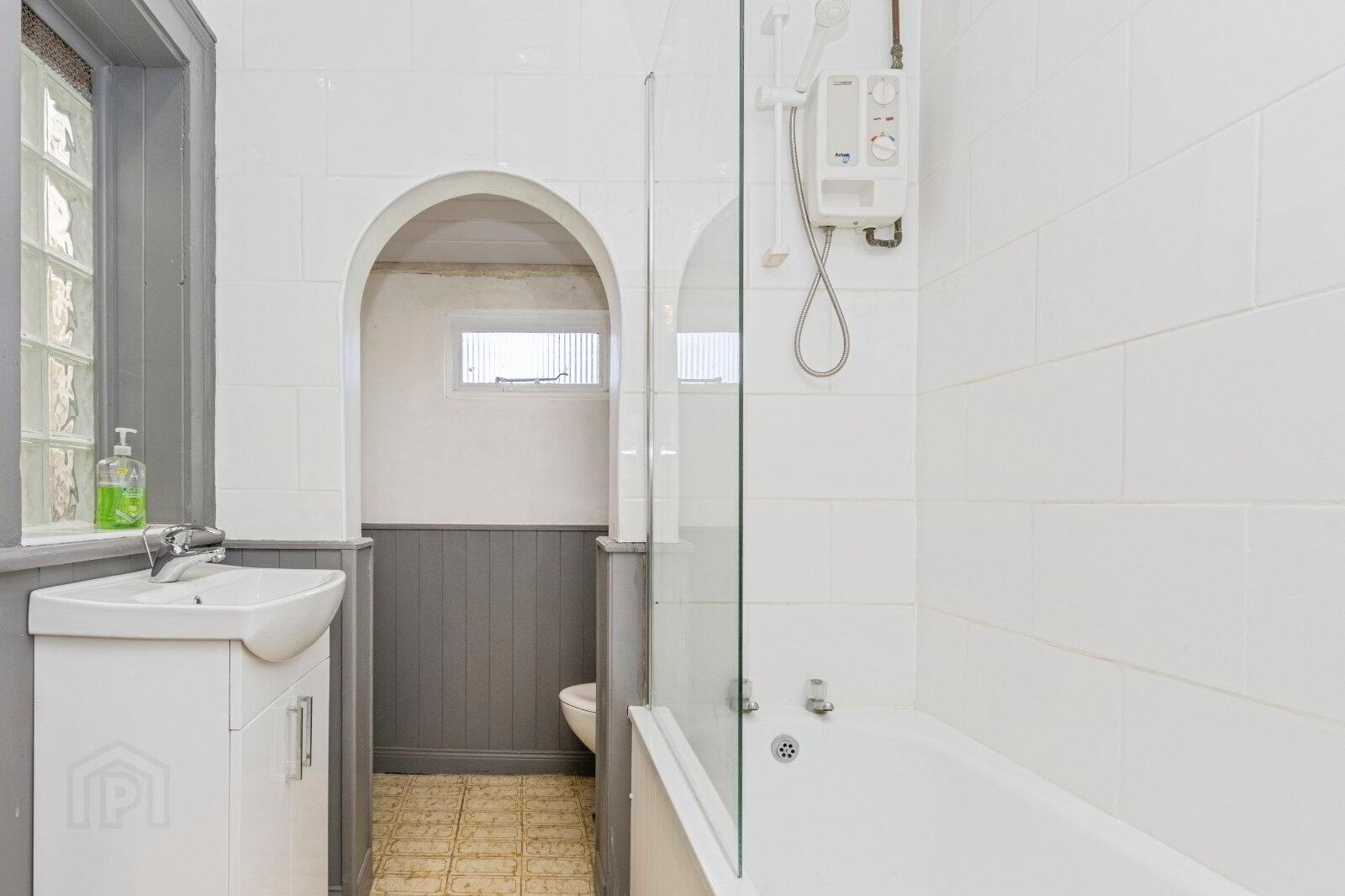 28 Meadowbank Avenue 8 of 12