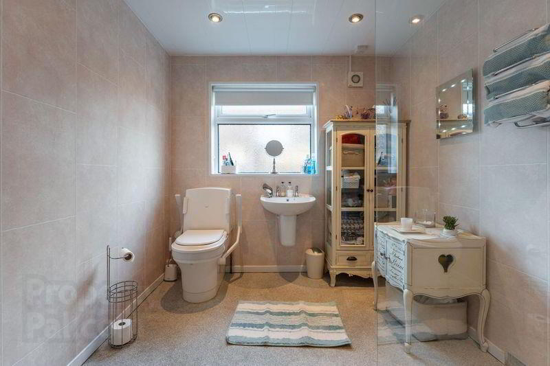 7 Stratford Avenue 10 of 25