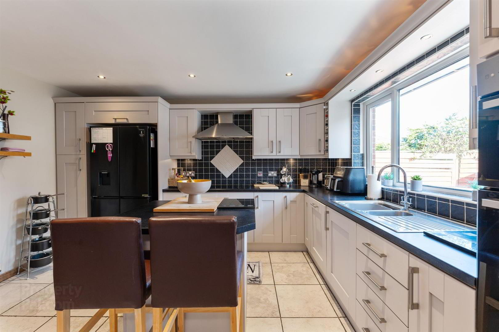 7 Stratford Avenue 14 of 25