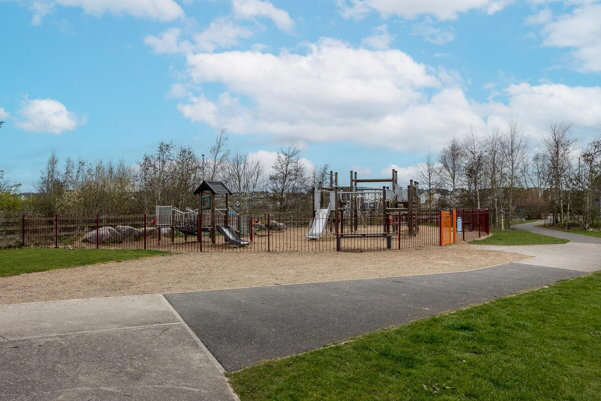 12 Churchfield Park 23 of 24