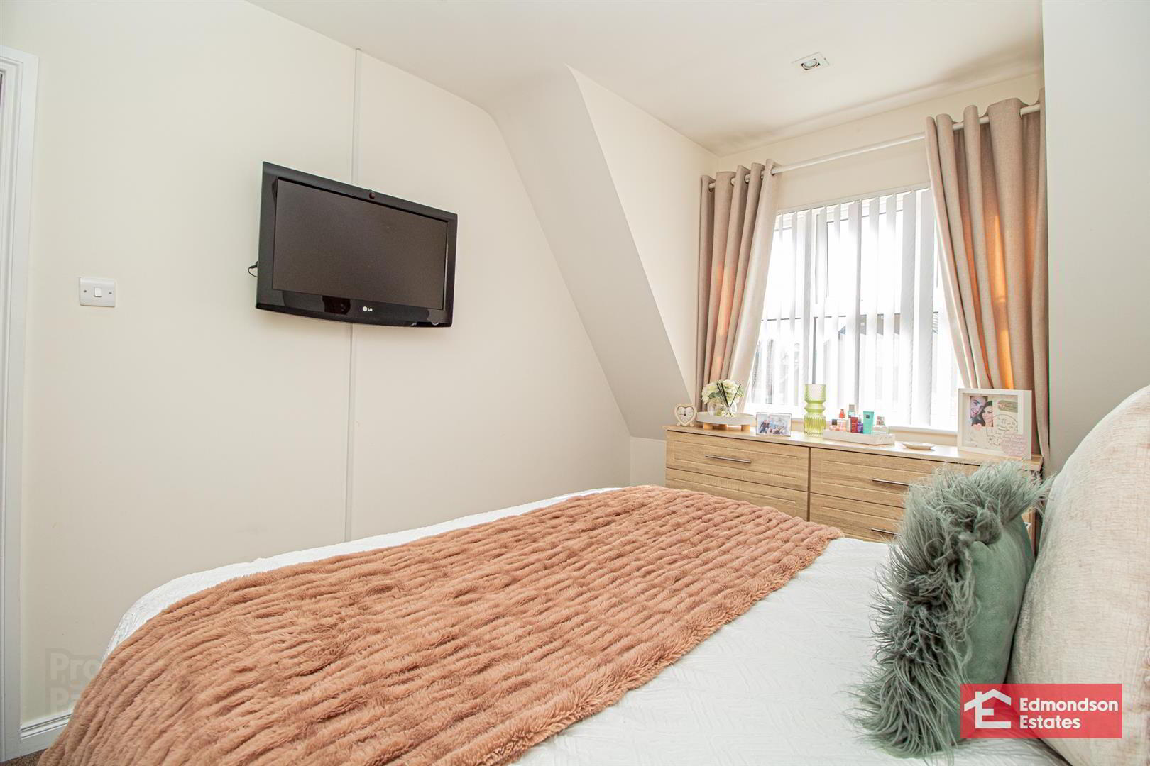 14 Glebe Manor 18 of 26
