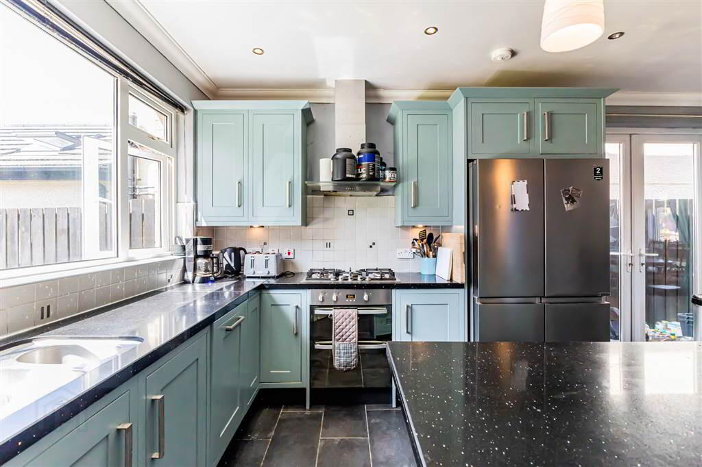 49 Cliveden Crescent 12 of 31