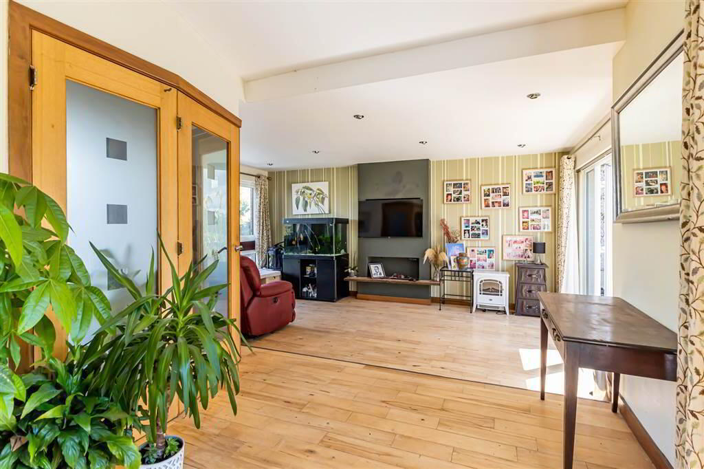 49 Cliveden Crescent 5 of 31