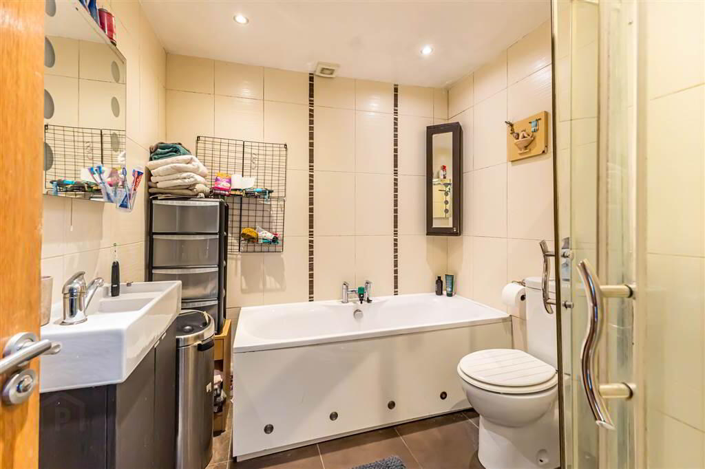 49 Cliveden Crescent 24 of 31