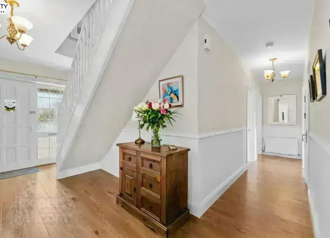 6 Hawthorn Drive 3 of 28