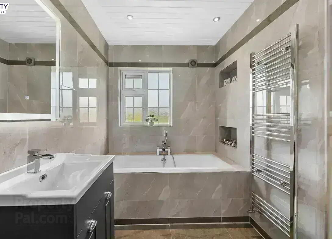 6 Hawthorn Drive 17 of 28