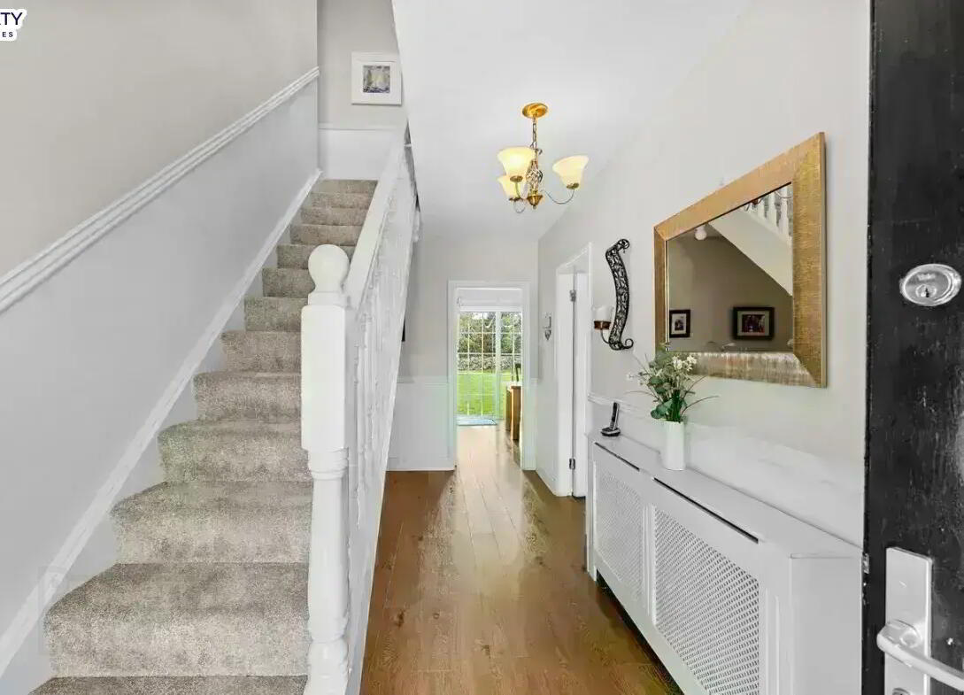 6 Hawthorn Drive 4 of 28