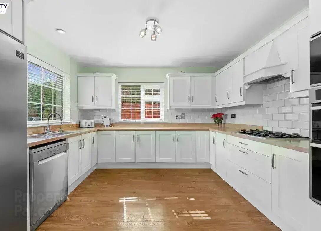 6 Hawthorn Drive 13 of 28