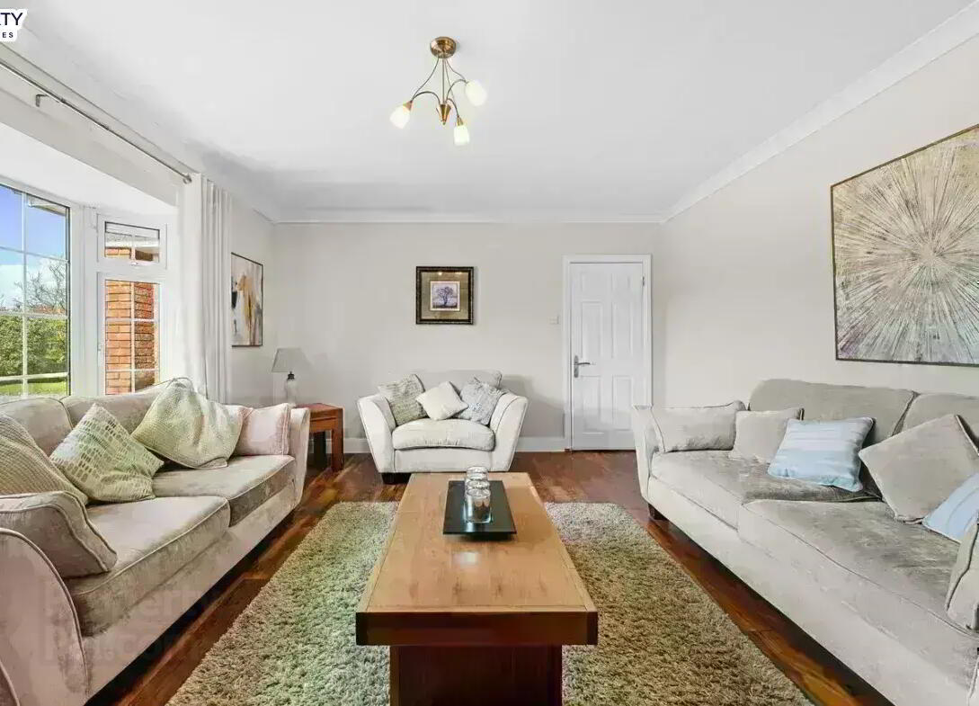 6 Hawthorn Drive 7 of 28