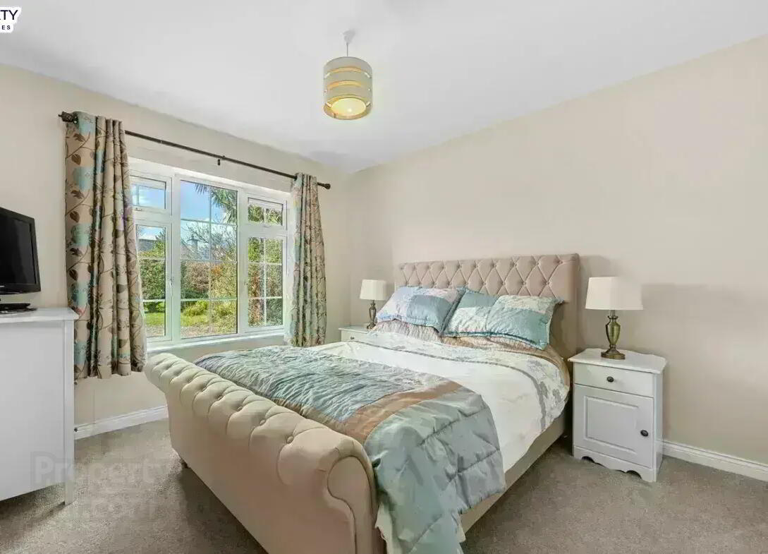 6 Hawthorn Drive 14 of 28
