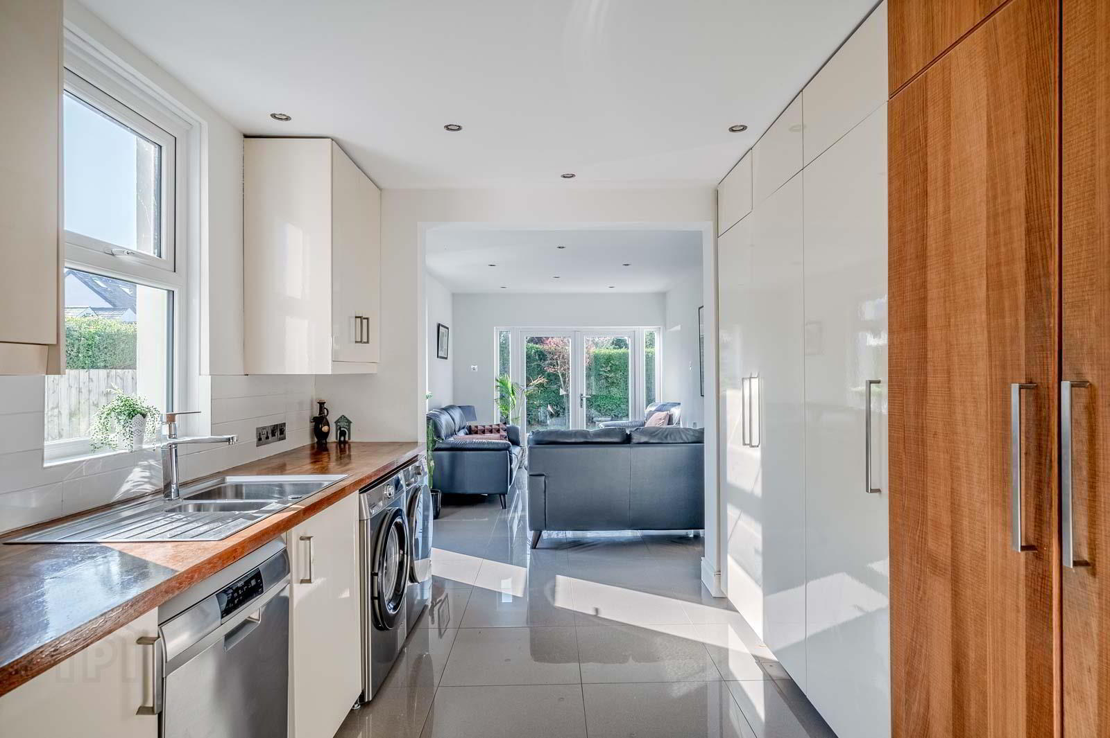 Artona, 29 Bryansburn Road 13 of 38