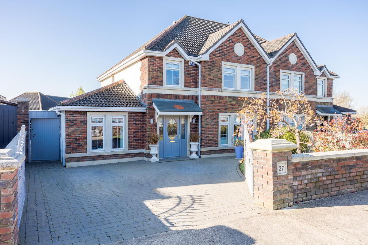 27 Cedar Road 1 of 28