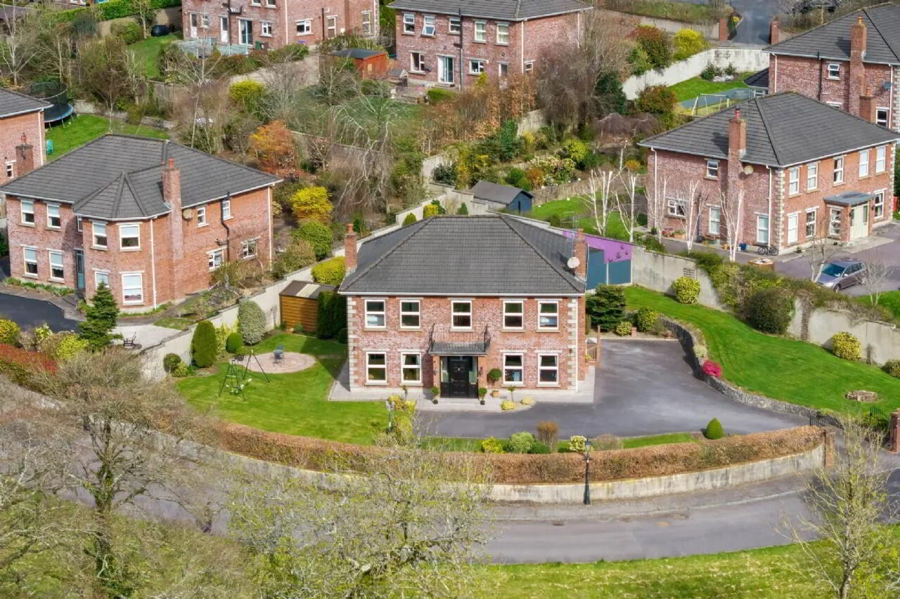 37, 14 Westbury Heights 1 of 31