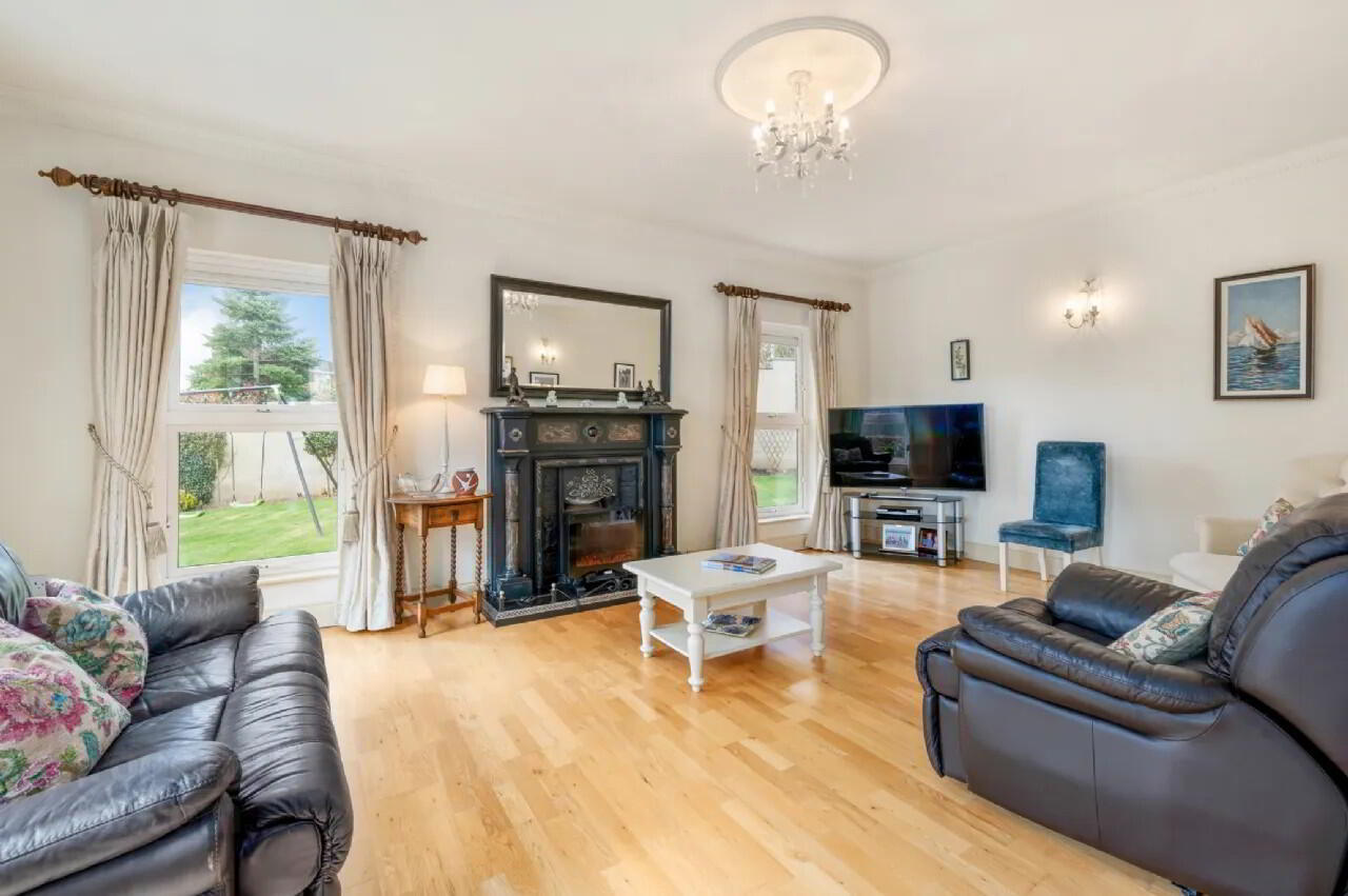 37, 14 Westbury Heights 6 of 31