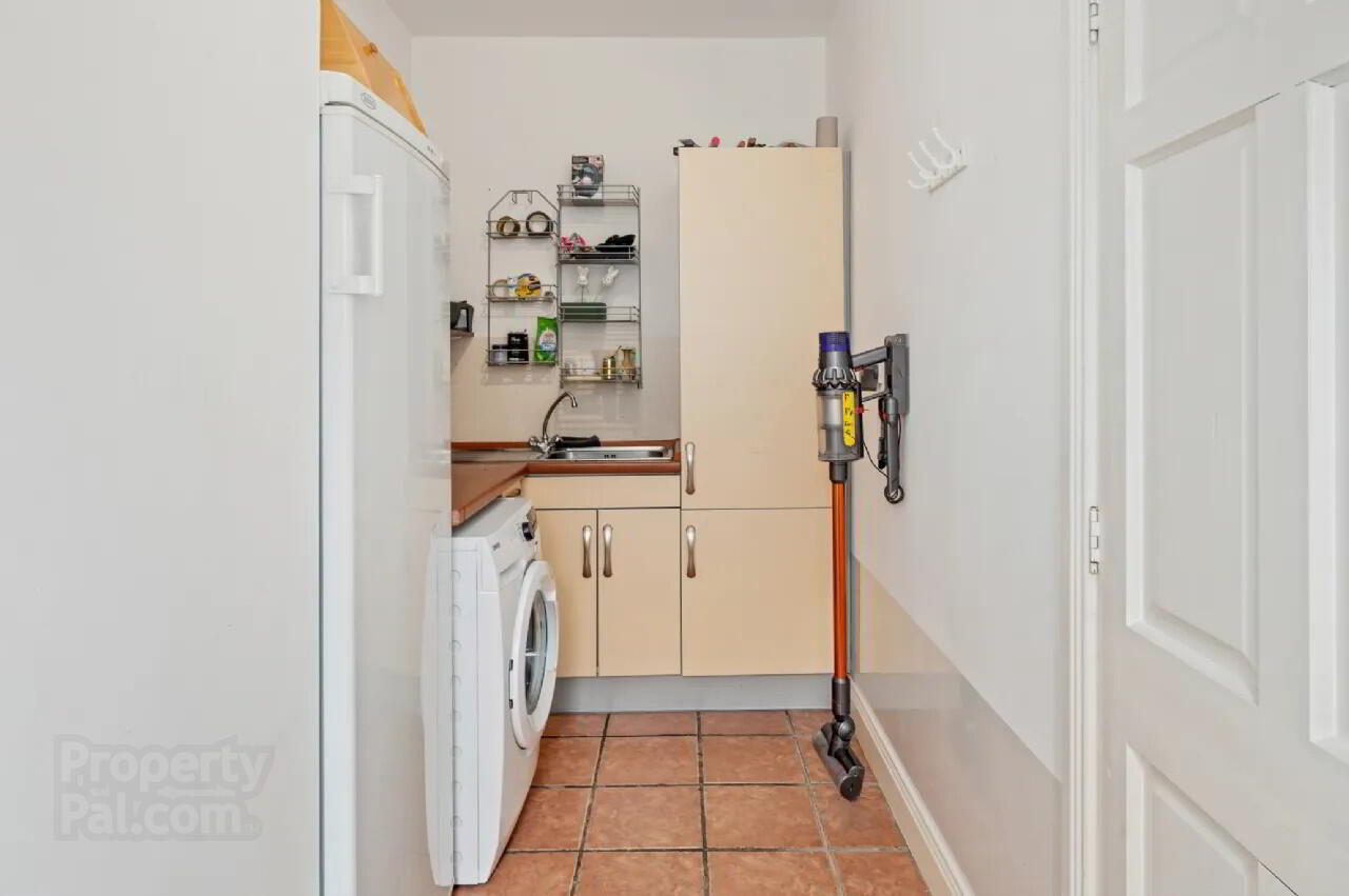 37, 14 Westbury Heights 13 of 31