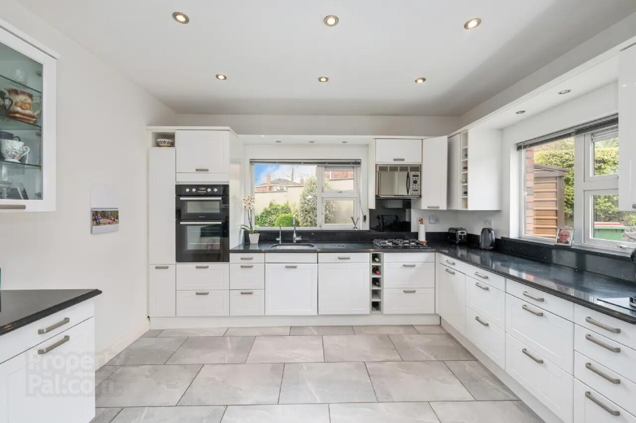 14 Westbury Heights 12 of 31