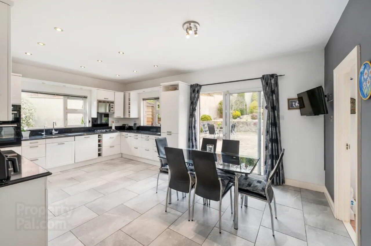 14 Westbury Heights 10 of 31