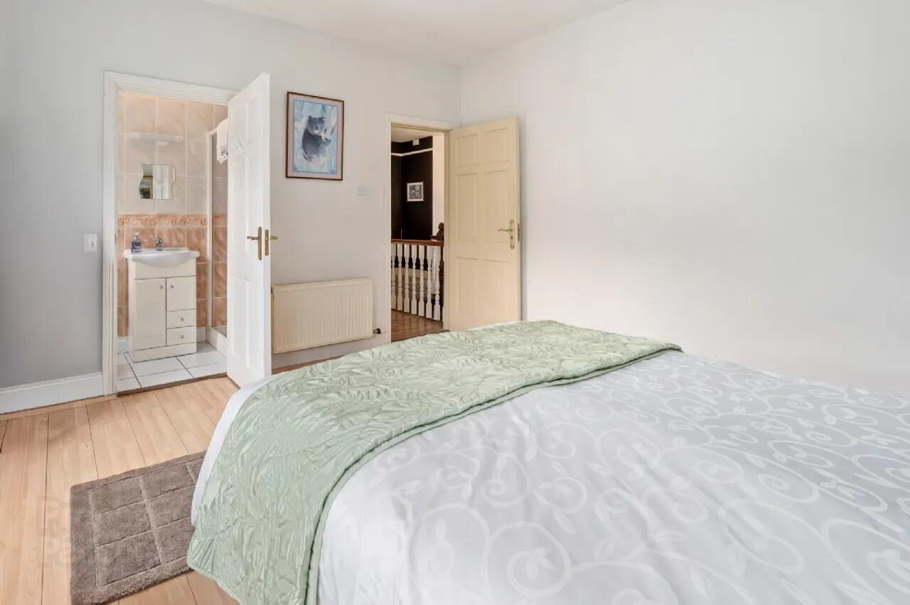 14 Westbury Heights 22 of 31