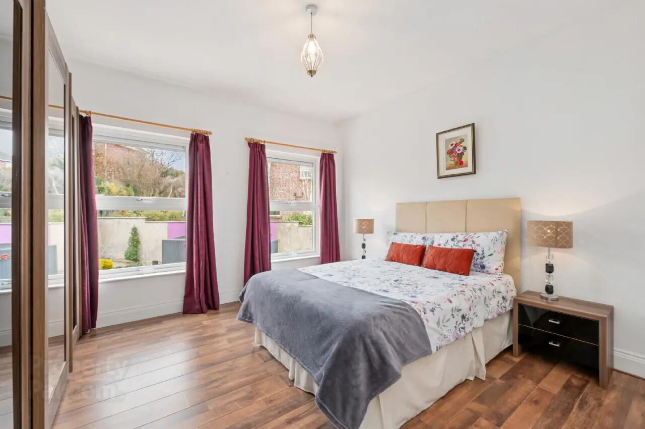 14 Westbury Heights 24 of 31