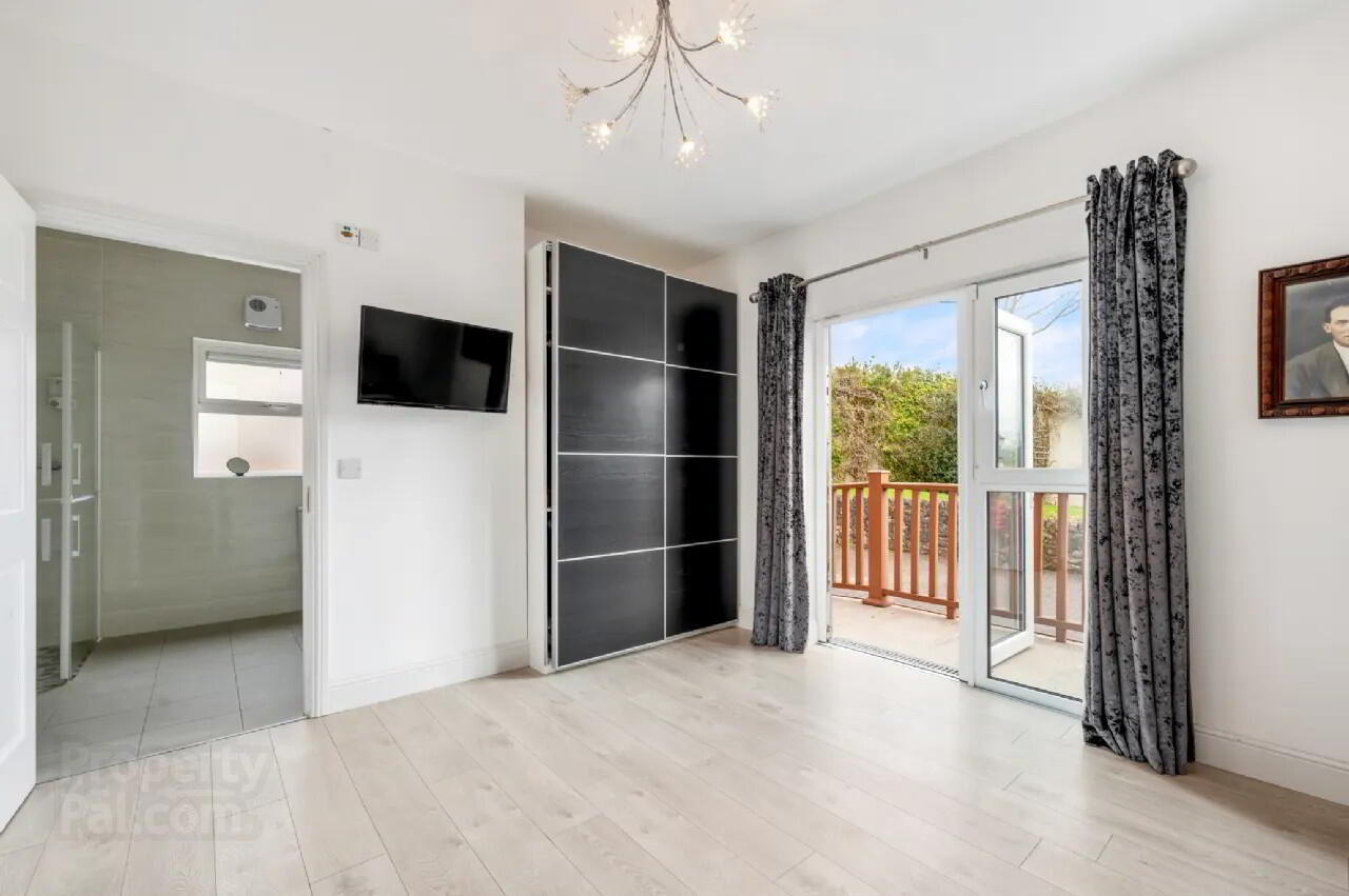 14 Westbury Heights 8 of 31
