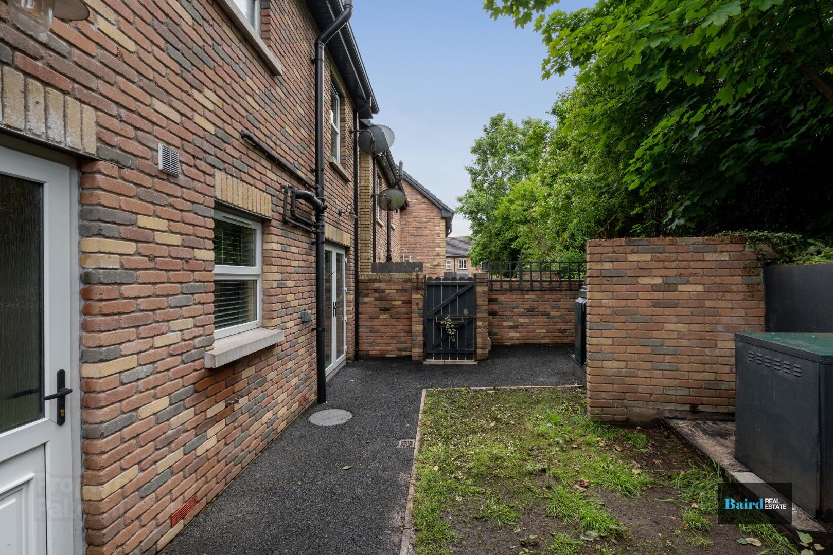 7 North Close 25 of 25