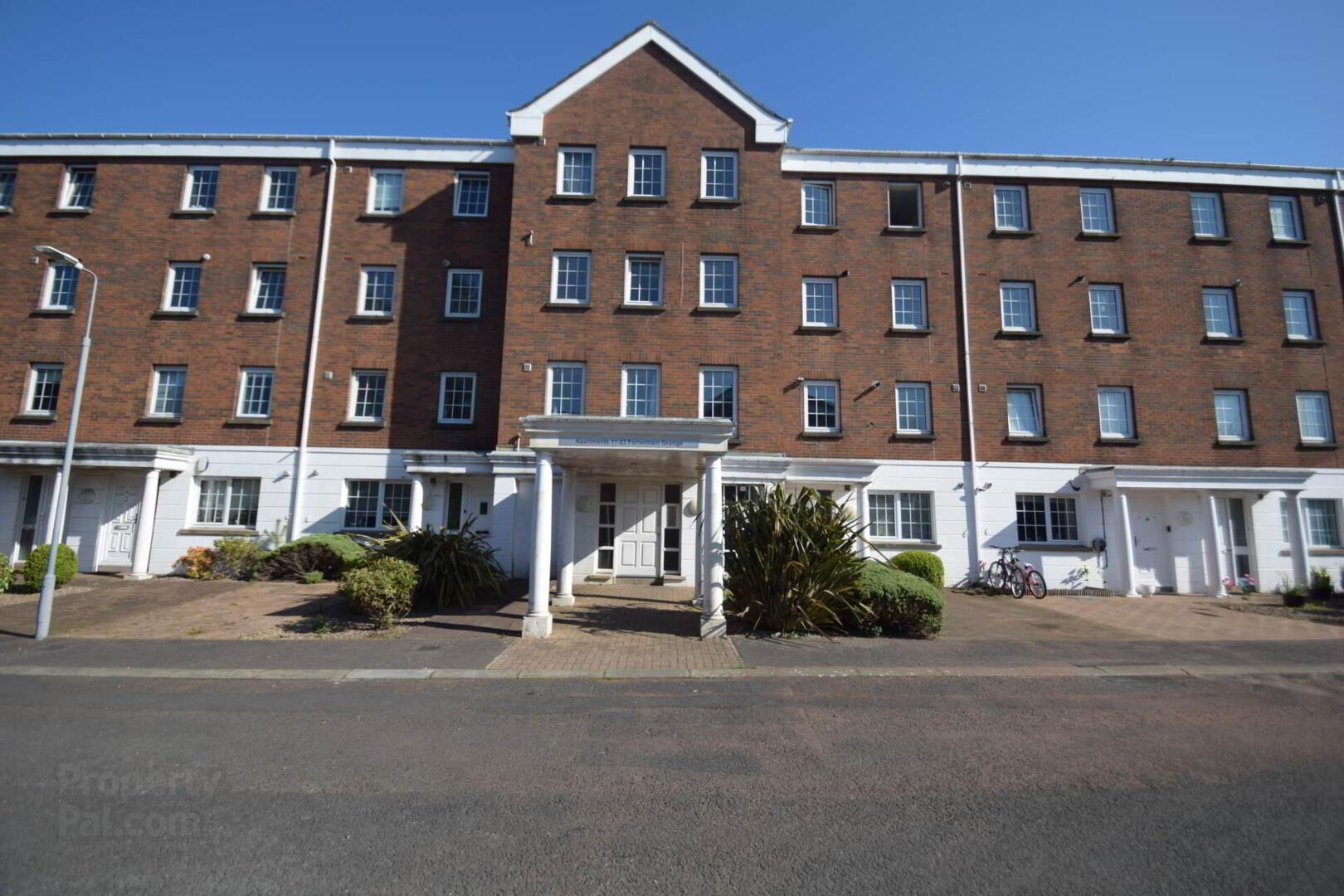 12 Fortwilliam Grange 1 of 14