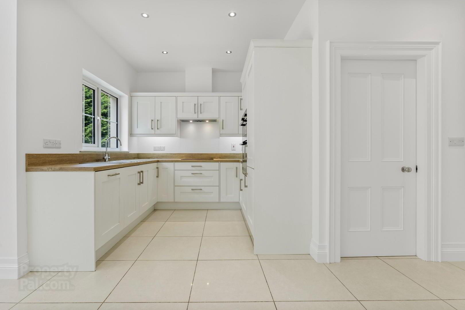 12 Clooney Mews 10 of 35