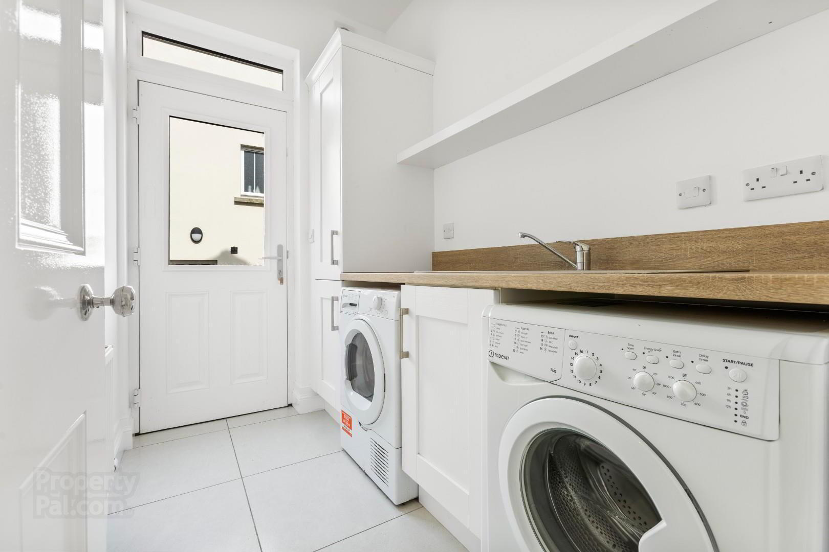 12 Clooney Mews 18 of 35