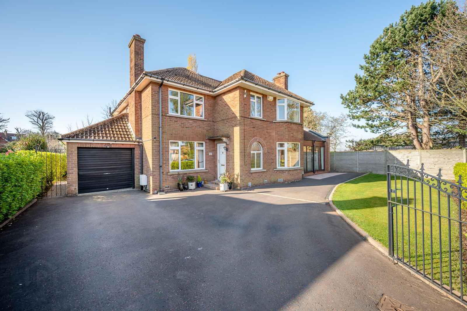 10 Wilshere Drive 2 of 39