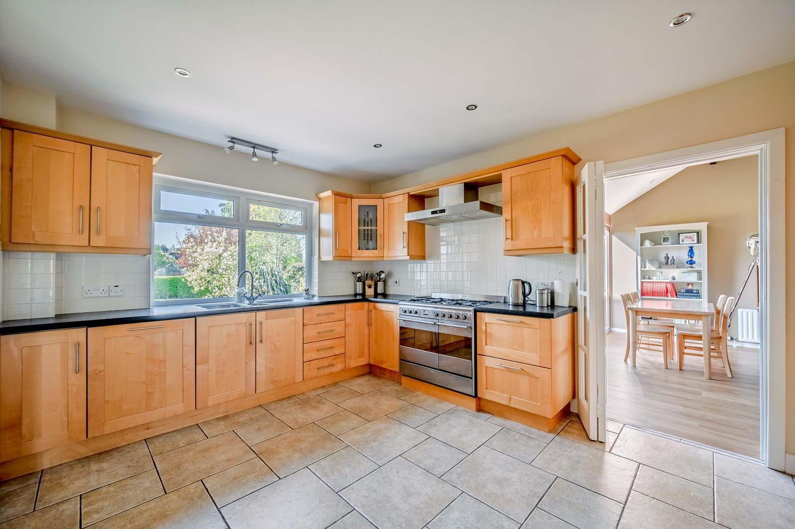 10 Wilshere Drive 14 of 39