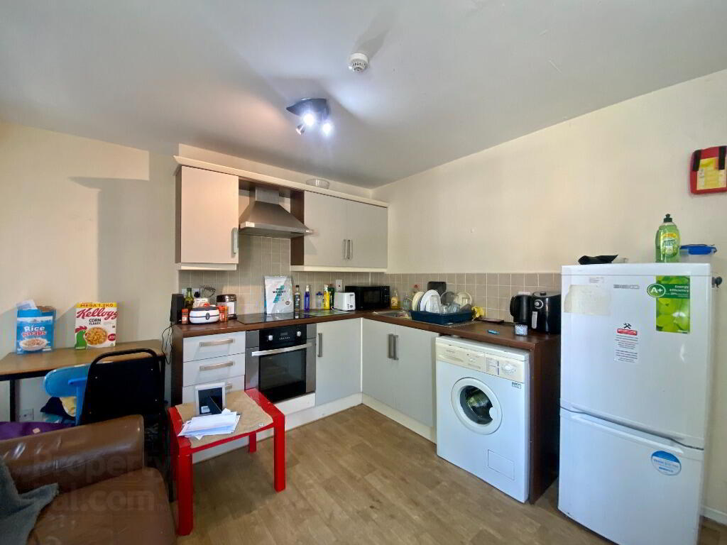 2, 25 Rugby Avenue 4 of 10