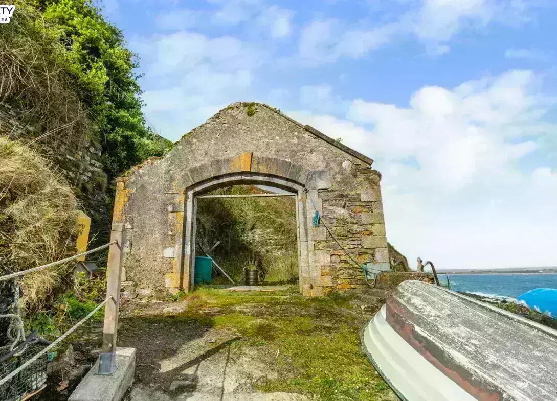 The Old Boathouse, Ballycotton Harbour 5 of 14