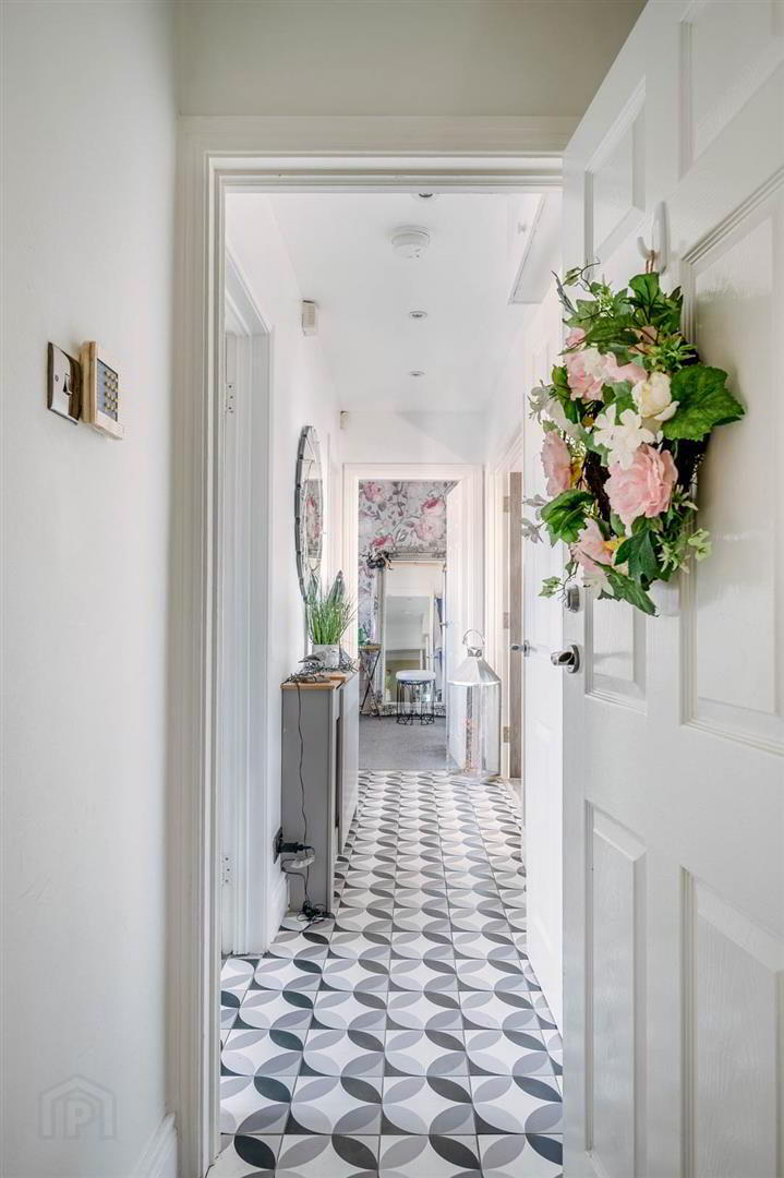 12 Dormans Court 1 of 20