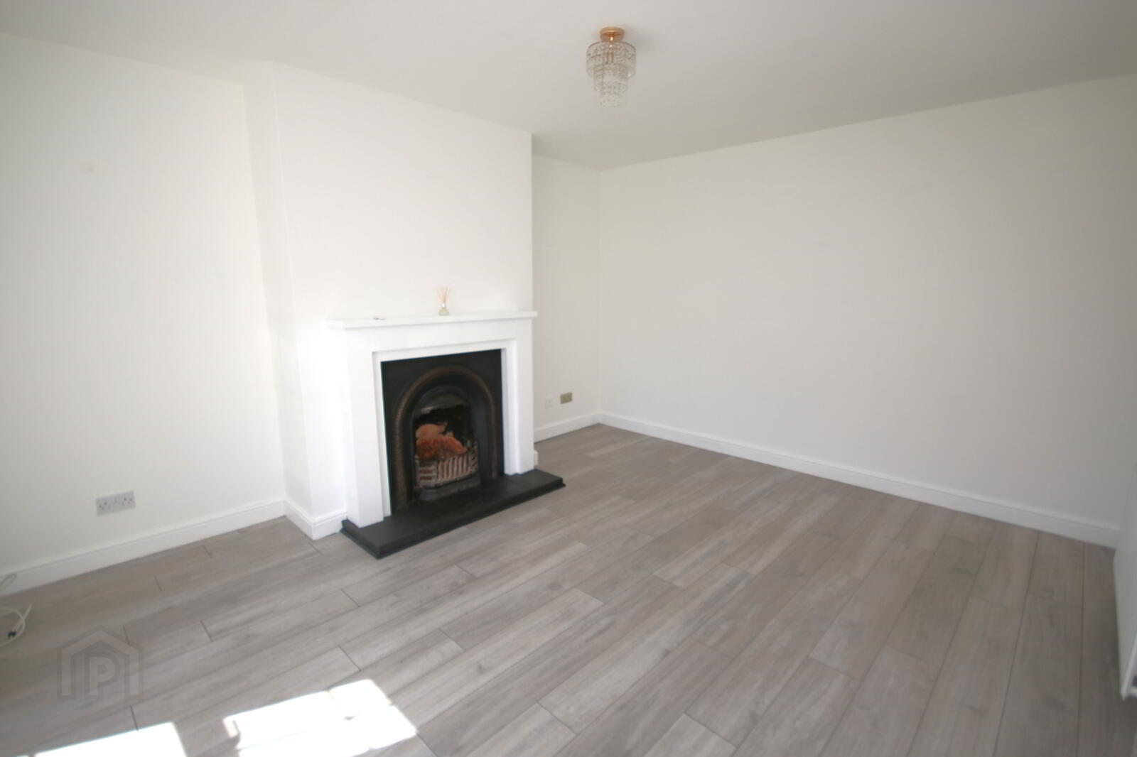 11 Woodthorpe 3 of 22