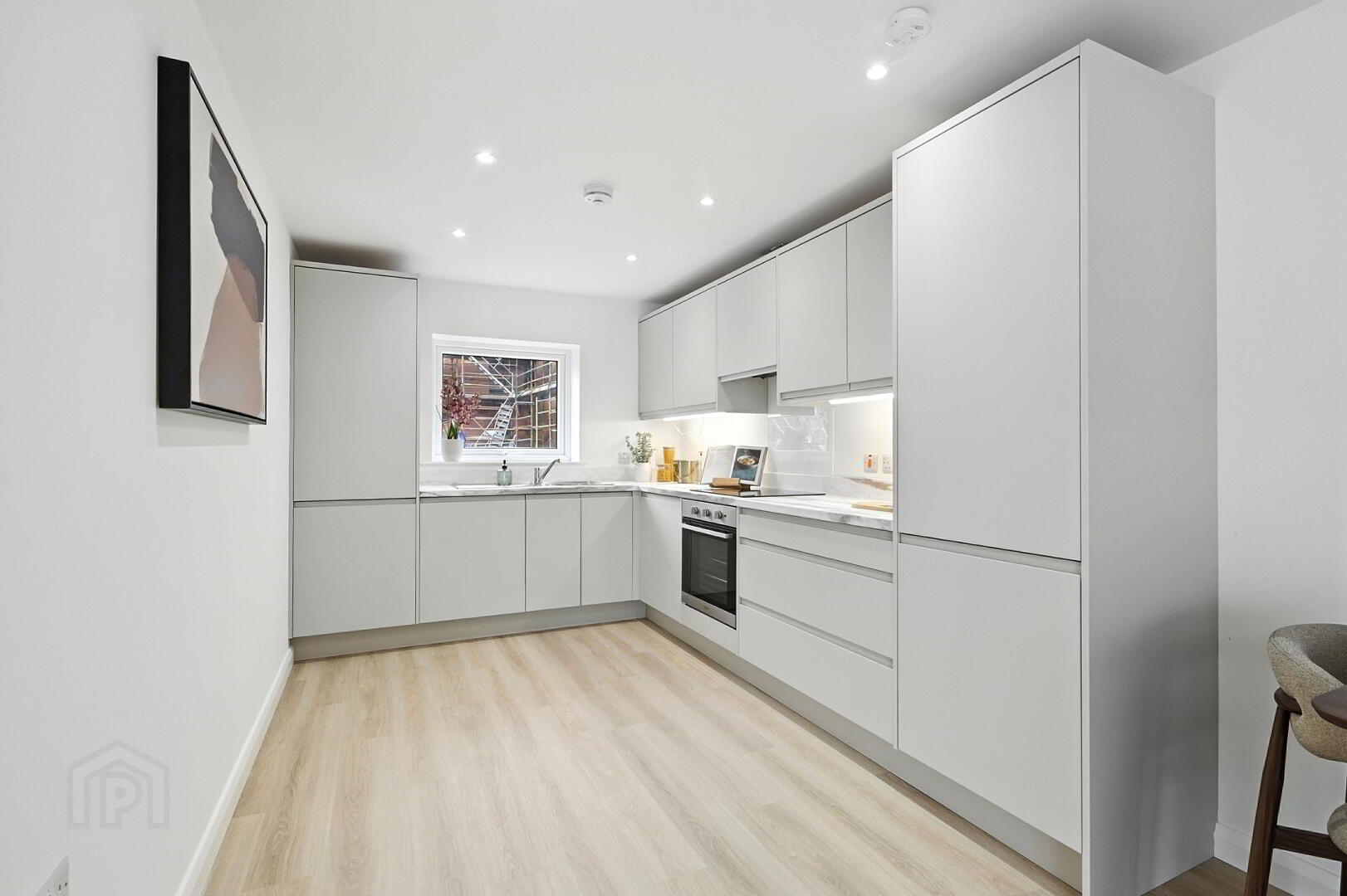Apartment C8 3 of 19