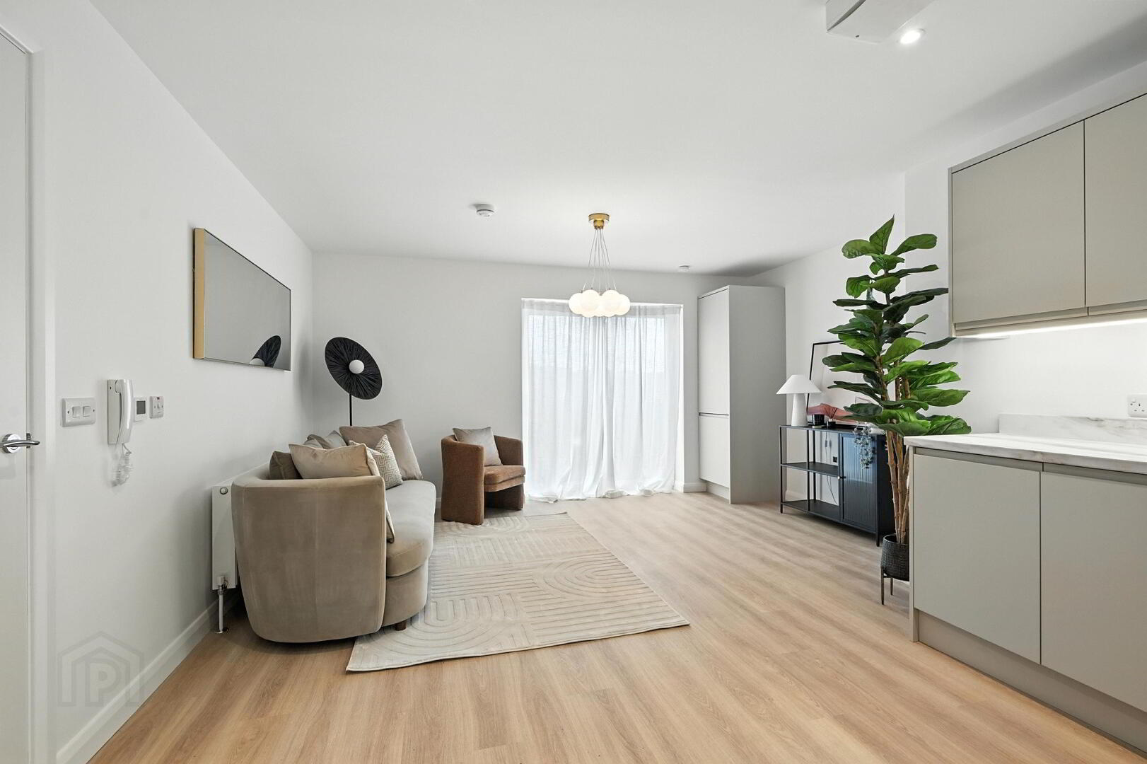 Apartment C8 11 of 19