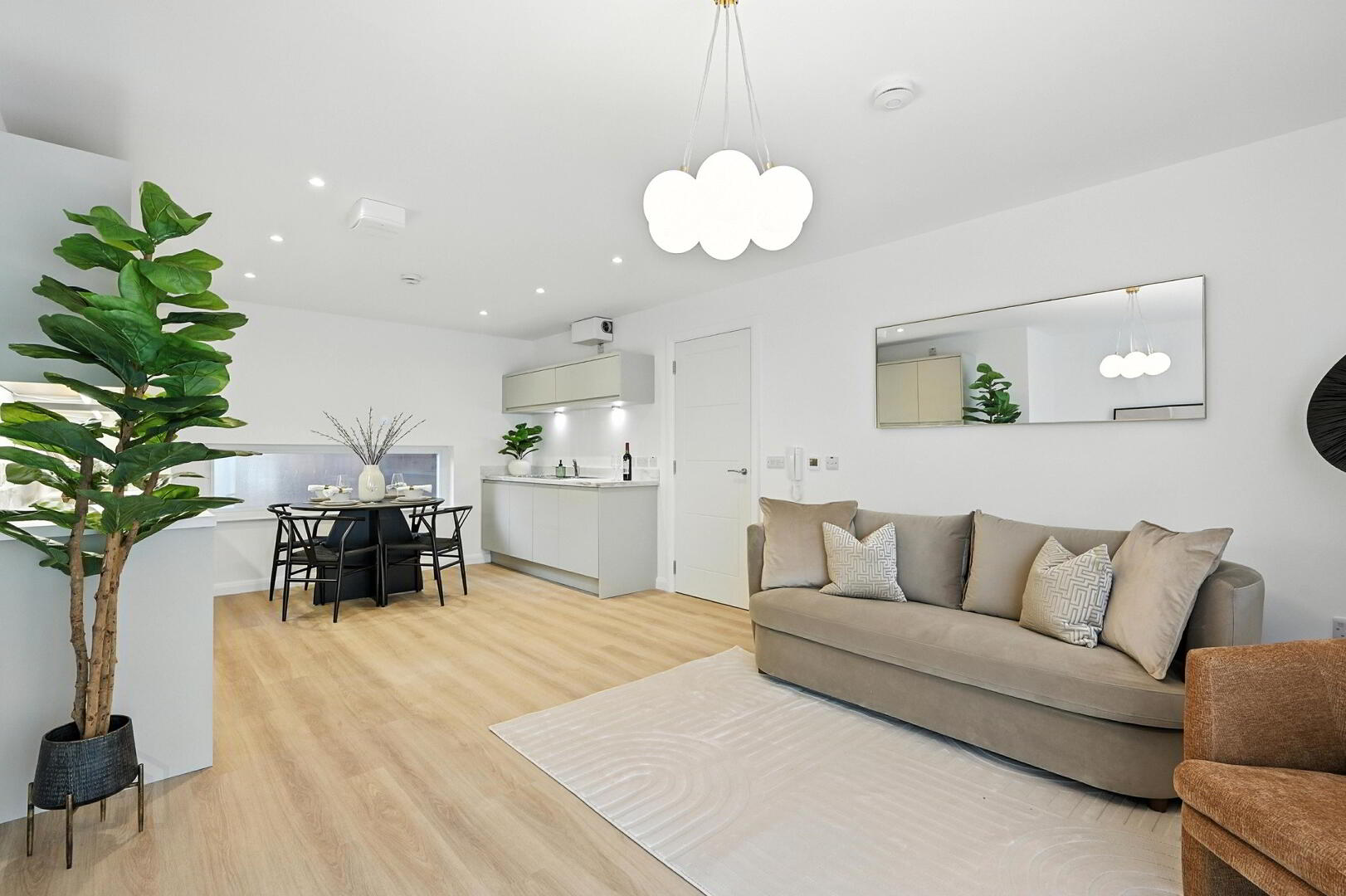 Apartment C8 12 of 19